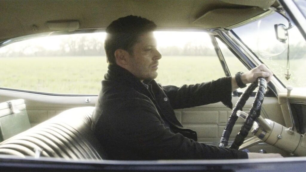 The Winchesters: Dean ainda tem grande mistério a ser explicado Jensen Ackles como Dean Winchester em The Winchesters (Reprodução)
