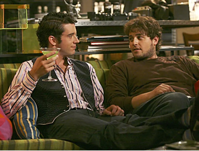 Marc St. James (Michael Urie) e Cliff St. Paul (David Blue) em cena de Ugly 