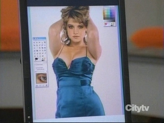 Natalie Whitman (Sarah Jones) teve fotos retocadas em Ugly Betty