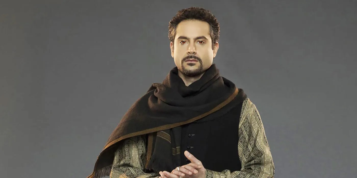 Descubra quem é o vampiro mais velho na saga Crepúsculo 2 Omar Metwally como Amun em Amanhecer Parte 2 (Divulgação)