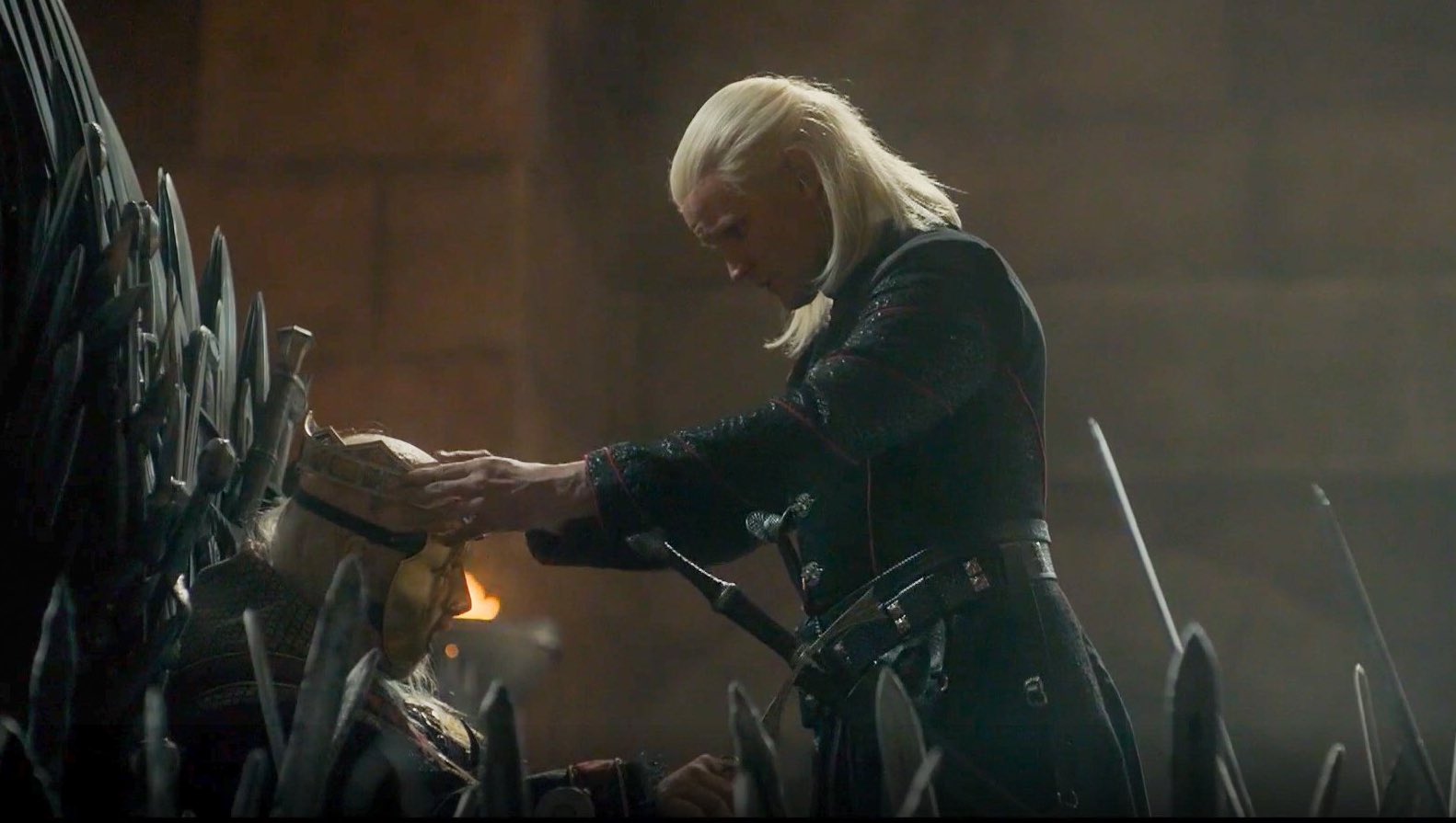 Paddy Considine como Viserys e Matt Smith como Daemon em A Casa do Dragão 