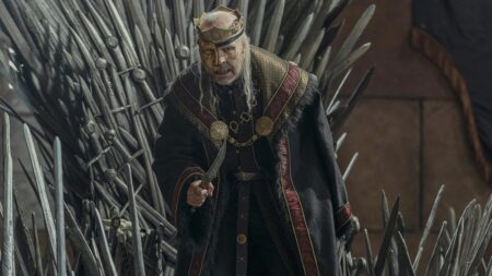 Detalhes que certamente você não percebeu em A Casa do Dragão Paddy Considine como Viserys em A Casa do Dragão