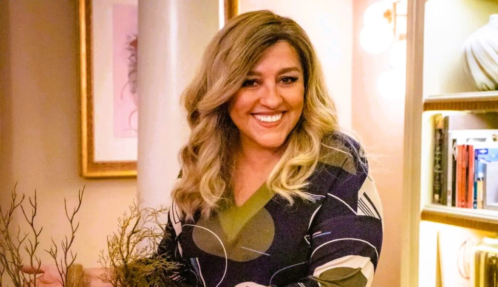 Vilã de Todas as Flores, Zoé não é uma psicopata, afirma Regina Casé: “É tudo por dinheiro” Regina Casé é Zoé em Todas as Flores