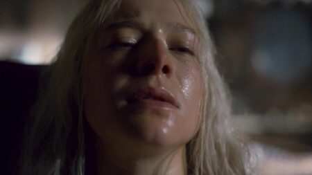 Por que cena terrível de parto foi mostrada em A Casa do Dragão? Rhaenyra Targaryen (Emma D'Arcy) em A Casa do Dragão