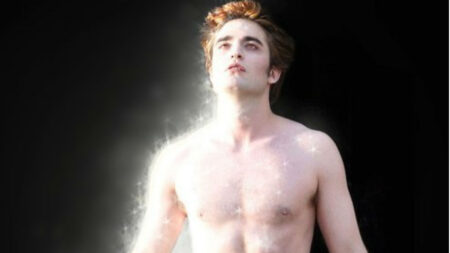Dieta maluca de Robert Pattinson incluía apenas batatas Robert Pattinson como Edward Cullen em Crepúsculo (Reprodução)