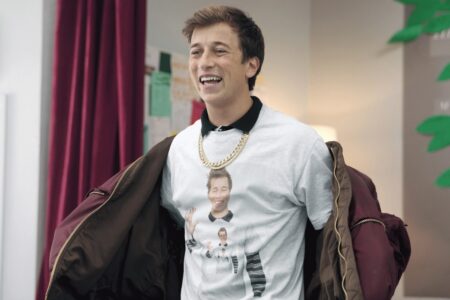 Ator de Licorice Pizza processa cabeleireira após receber massagem que lhe causou ferimentos Skyler Gisondo como Gideon em The Righteous Gemstone