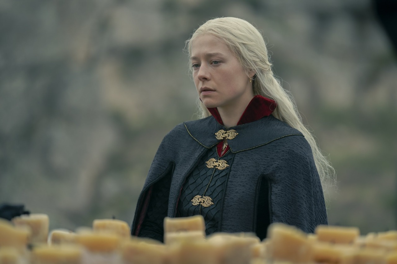 Estrela de Game of Thrones dá explicação ESQUISITA para não assistir A Casa do Dragão 2 Rhaenyra (Emma D'Arcy) em A Casa do Dragão