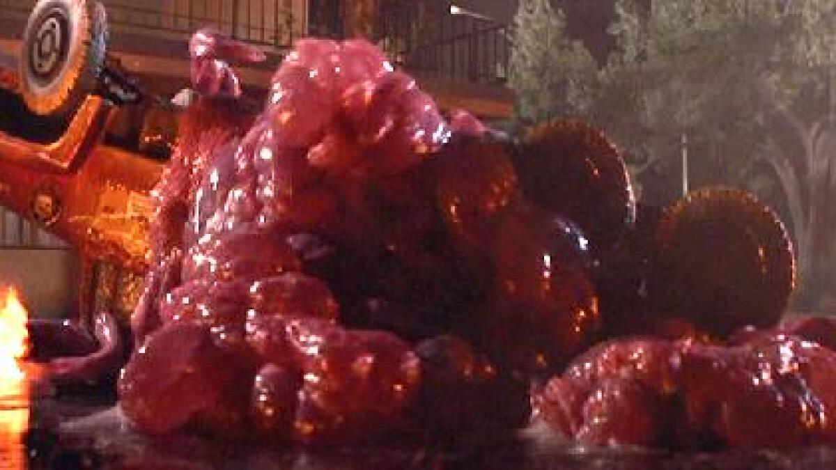 Veja as referências de terror usadas por James Gunn em Seres Rastejantes 3 Cena de A Bolha Assassina (Reprodução)
