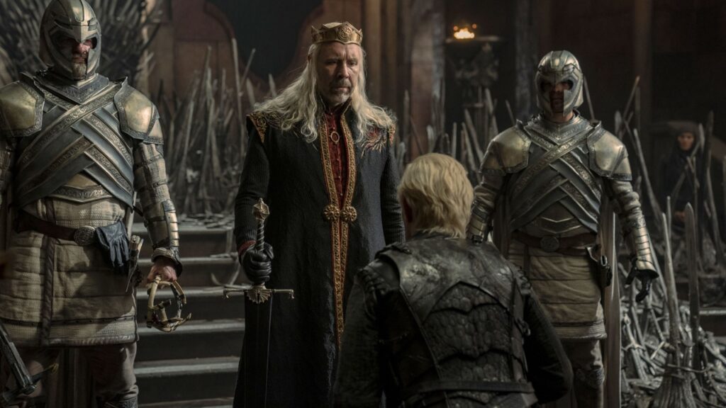 A Casa do Dragão: O que são e como são feitas as armas de aço valiriano? Rei Viserys I Targaryen (Paddy Considine) e Daemon Targaryen (Matt Smith) em A Casa do Dragão (Reprodução / HBO)