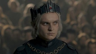 Tom Glynn-Carney como Aegon II Targaryen em A Casa do Dragão (Reprodução / HBO)