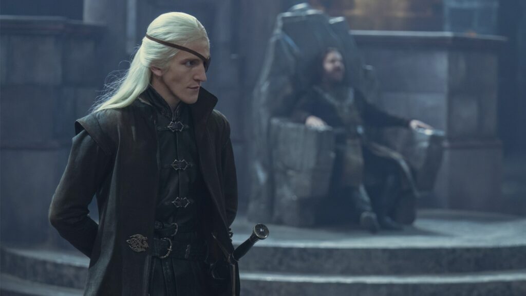 Bullying fez diretor se identificar com personagens de A Casa do Dragão Ewan Mitchell como Aemond Targaryen em A Casa do Dragão (Reprodução / HBO)