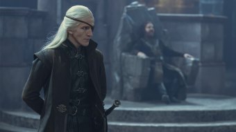Ewan Mitchell como Aemond Targaryen em A Casa do Dragão (Reprodução / HBO)
