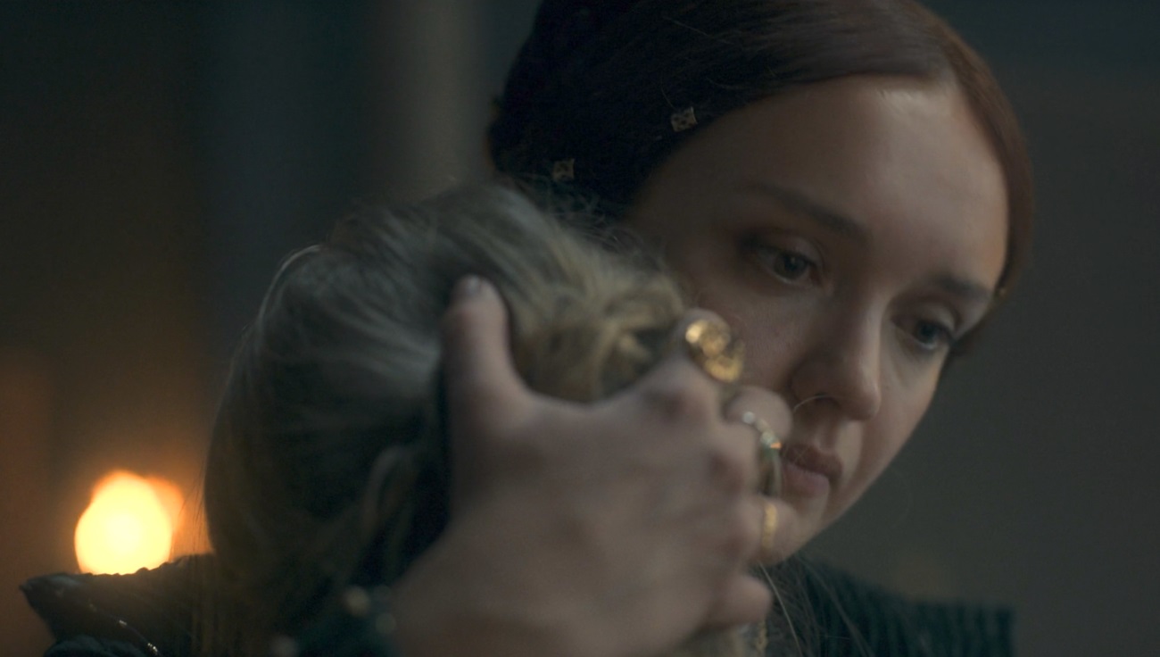 As cinco maiores diferenças entre Game of Thrones e A Casa do Dragão 4 Dyana (Maddie Evans) e Alicent (Olivia Cooke) em A Casa do Dragão