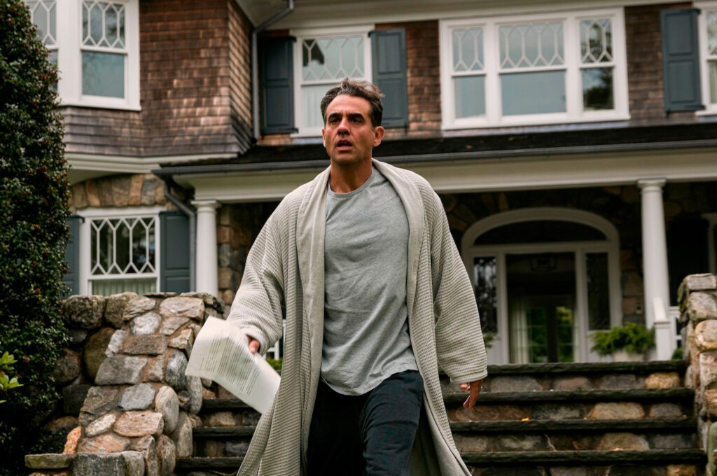 Série da Netflix desespera assinantes e faz vendas de câmeras explodir Bobby Cannavale como Dean Brannock em Bem-Vindos à Vizinhança