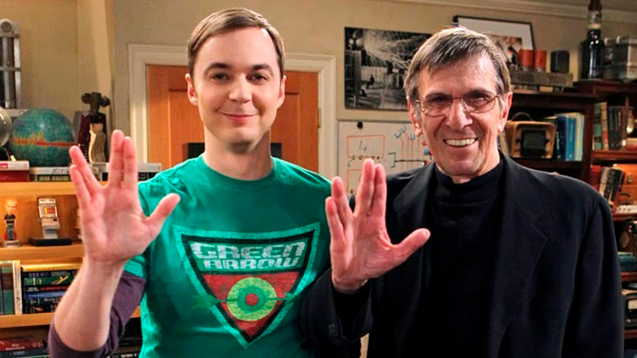 Jim Parsons e Leonard Nimoy nos sets de The Big Bang Theory 