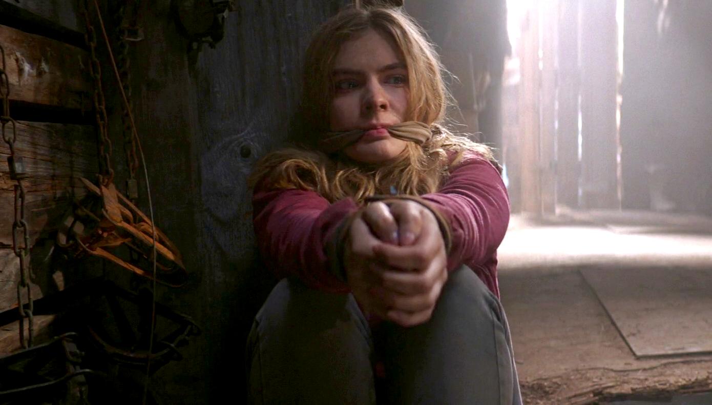 Crítica: Blecaute mira no apocalipse, mas se torna um filme escape room 4 Brighton Sharbino como Reese em Blecaute em Blecaute