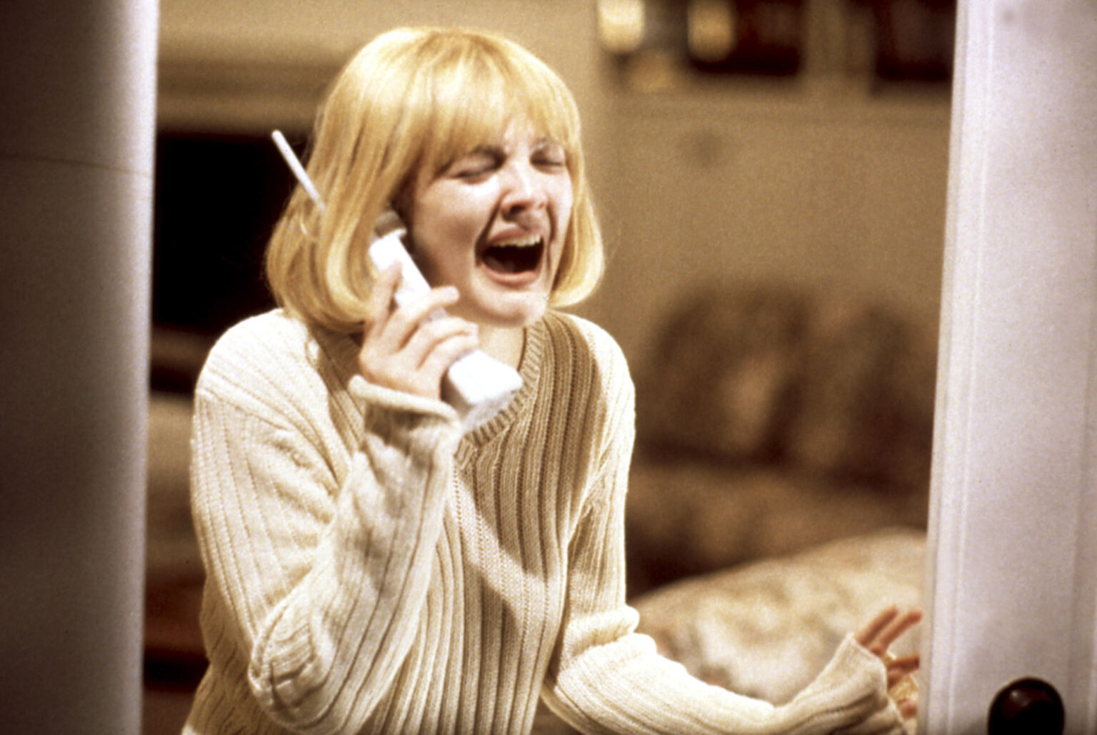 Pânico: Primeira assassinada sobreviveu? Drew Barrymore como Casey Becker em Pânico (1996) (Reprodução)