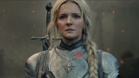 Galadriel (Morfydd Clark) em O Senhor dos Anéis: Os Anéis de Poder (Reprodução / Prime Video)