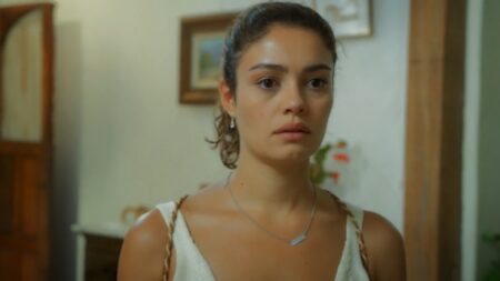 Sophie Charlotte como Maíra em Todas as Flores