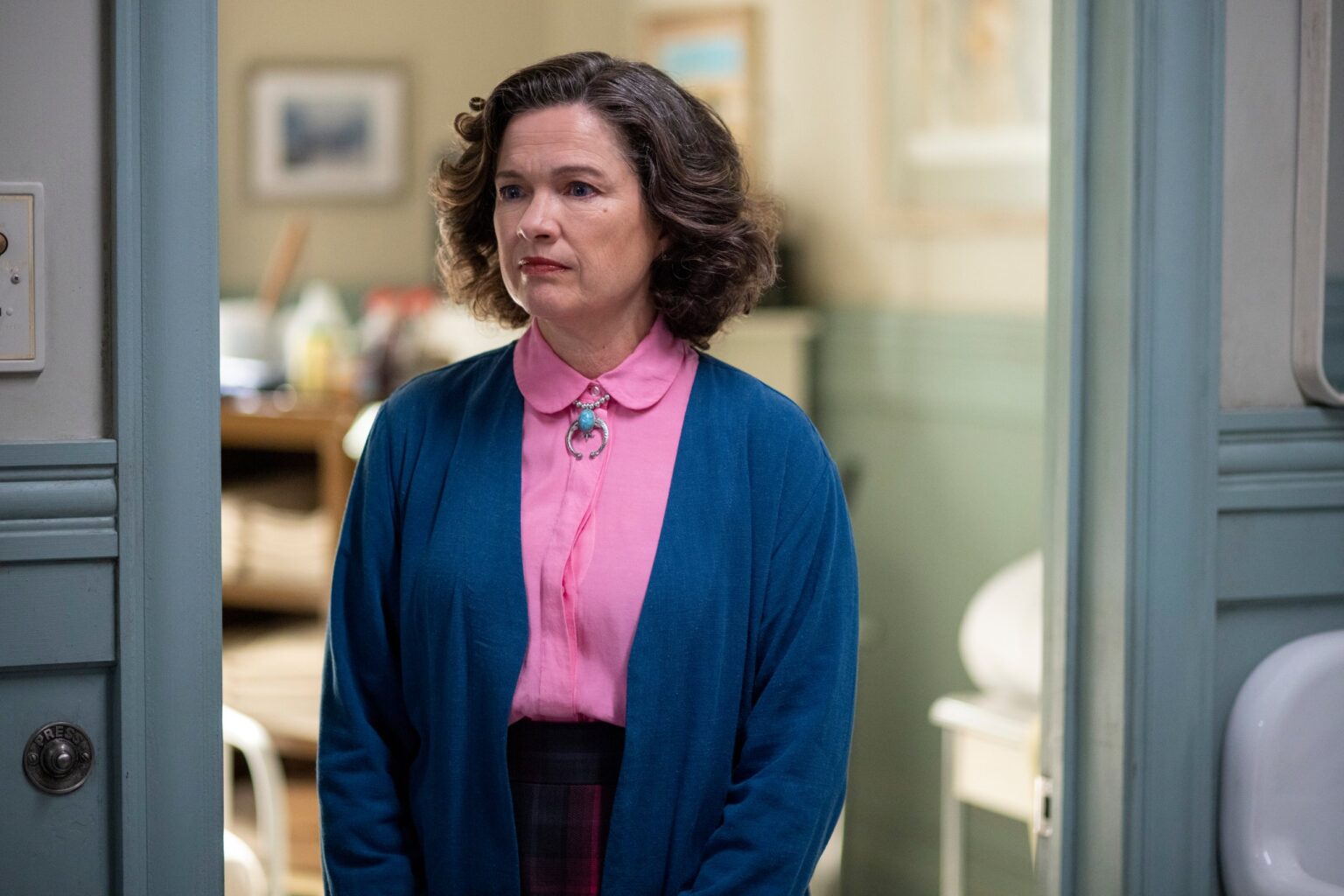 Heather Langenkamp como Dr. Georgina Stanton em O Clube da Meia-Noite (Divulgação/Netflix)
