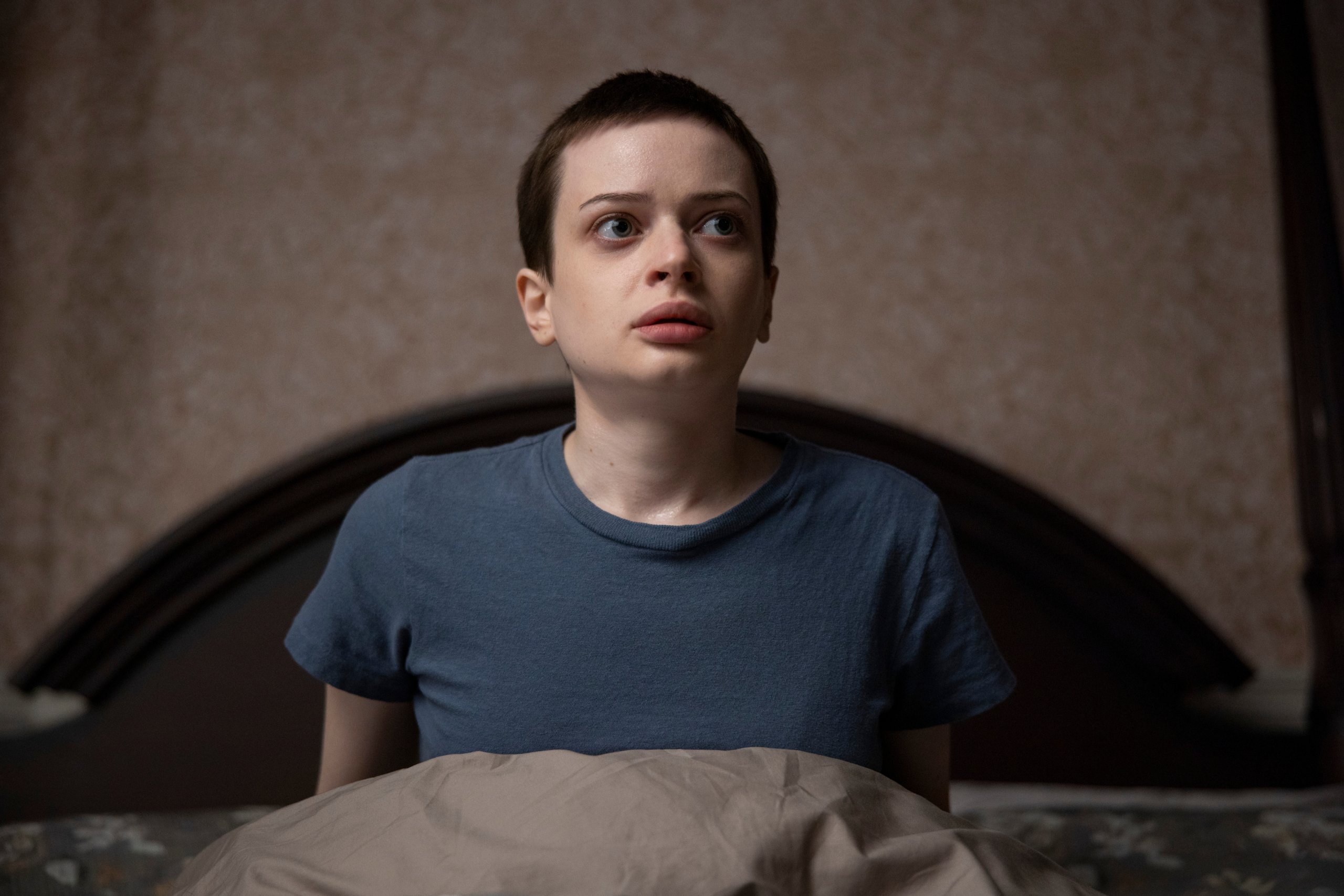 Episódio de Anya em O Clube da Meia-Noite seria bem diferente 1 Ruth Codd como Anya em O Clube da Meia-Noite (Divulgação/Netflix)