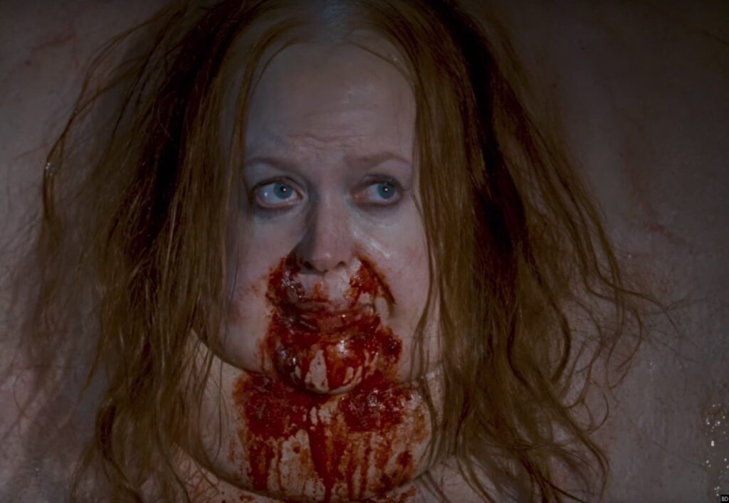 Veja as referências de terror usadas por James Gunn em Seres Rastejantes Brenda James como Brenda em Seres Rastejantes (Reprodução)
