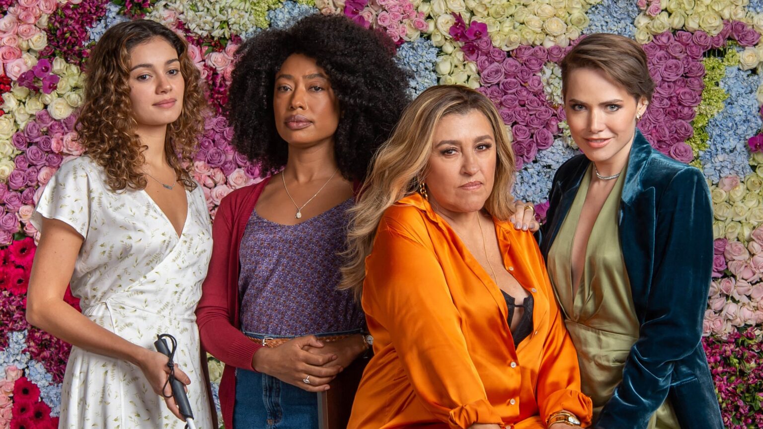 Regina Casé tira o seu da reta, e diz que vilã de Todas as Flores é Letícia Colin Maíra (Sophie Charlote), Judite (Mariana Nunes), Zoé (Regina Casé) e Vanessa (Leticia Colin) em Todas as Flores