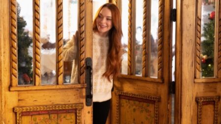 Lindsay Lohan em Uma Quedinha de Natal (Reprodução / Netflix)