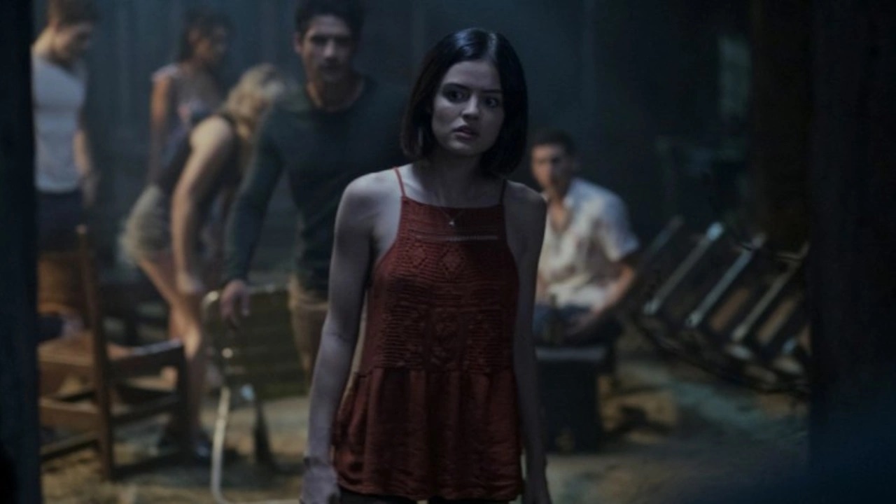 Tyler Posey como Lucas e Lucy Hale como Olivia em Verdade ou Desafio (Reprodução)