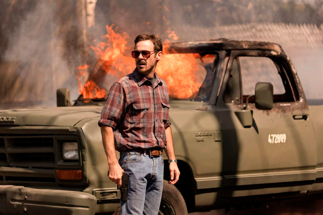 Scoot McNairy como Walt Breslin em Narcos: México 