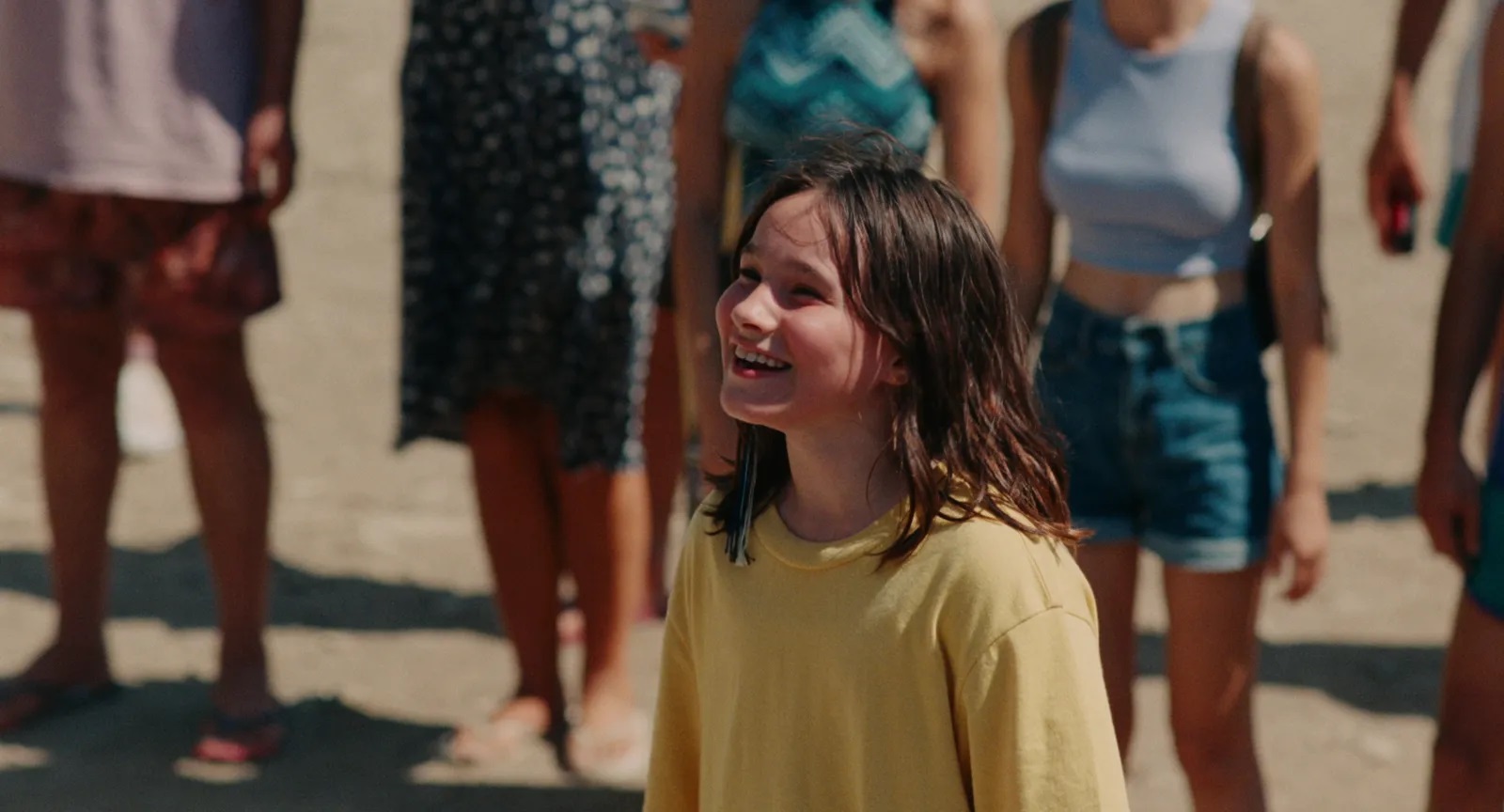 Crítica: Aftersun é uma viagem de volta a infância, mas agora vista com o peso da maturidade 2 Frankie Corio como Sophie em Aftersun