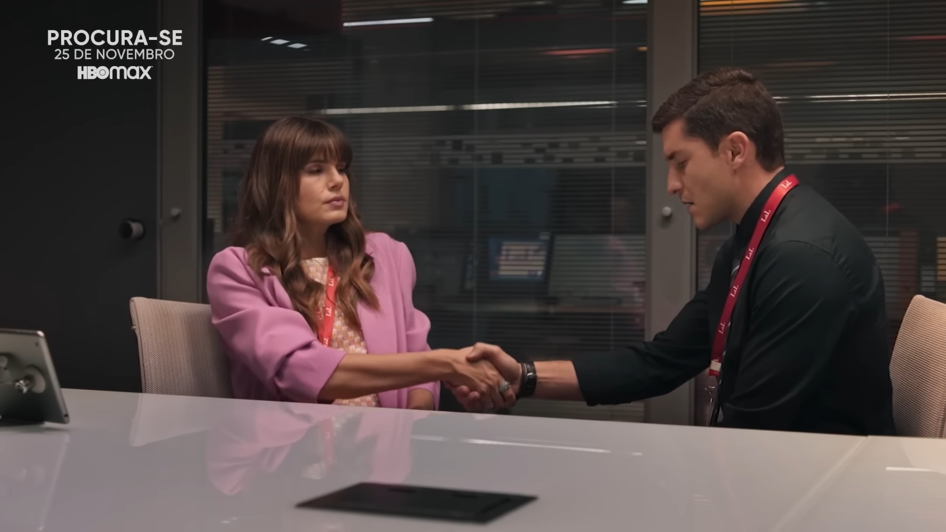 Procura-se traz o clichê romcom com um toque de feminismo 2 Alicia (Camila Queiroz) e Max (Klebber Toledo) em cena de Procura-se
