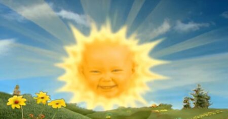 Bebê Sol (Jess Smith) em cena de Teletubbies