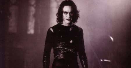 Brandon Lee como Eric Draven em O Corvo