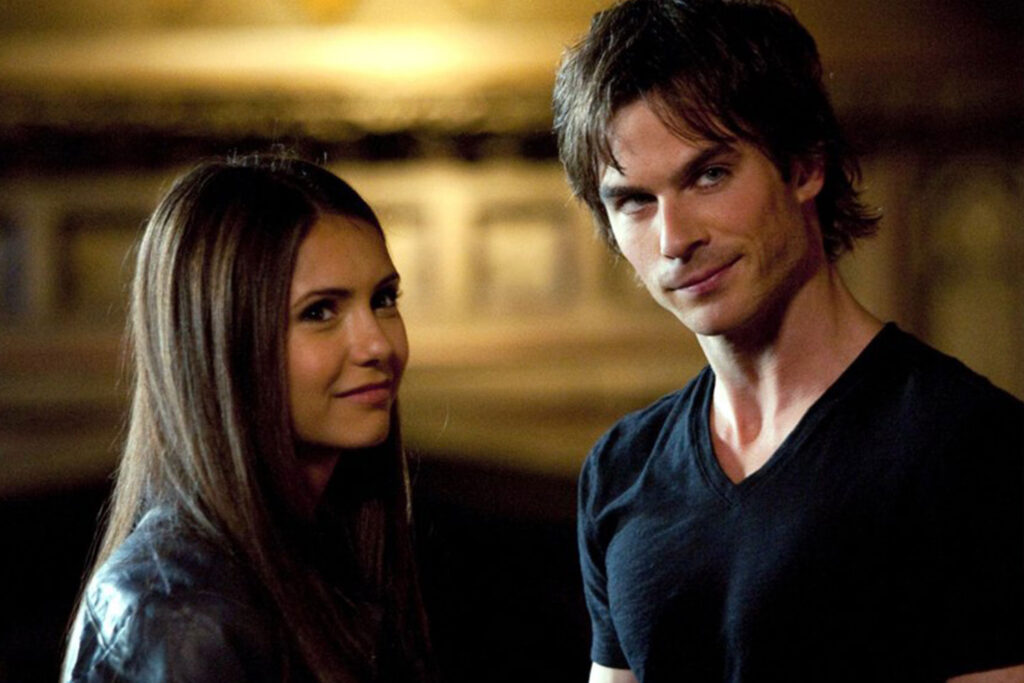 Elena (Nina Dobrevv) e Damon (Ian Somerhalder) em cena de The Vampire Diaries