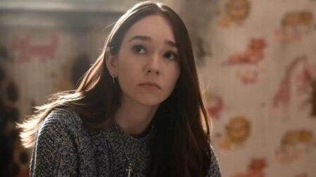 Holly Taylor como Angelina em Manifest (Reprodução)