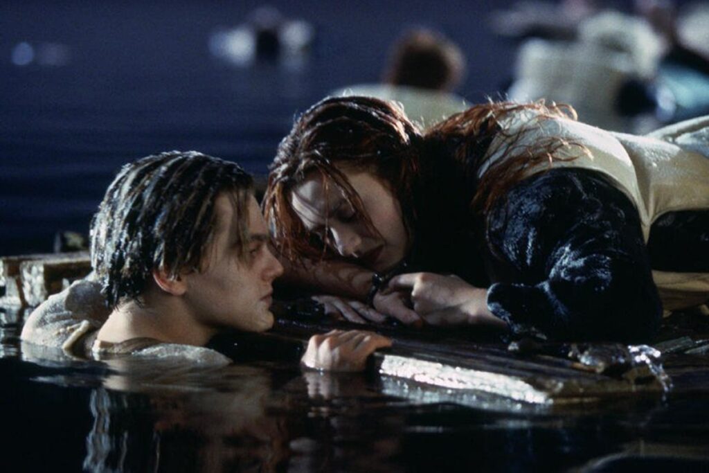 Kate Winslet dá resposta sobre Titanic: “Jack cabia na porta” Jack (Leonardo DiCaprio) e Rose (Kate Winslet) em Titanic (Reprodução)