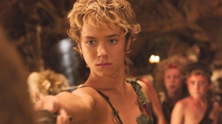 Ator de Peter Pan ressurge irreconhecível em novo filme da HBO Max Jeremy Sumpter como Peter Pan em Peter Pan (Reprodução)