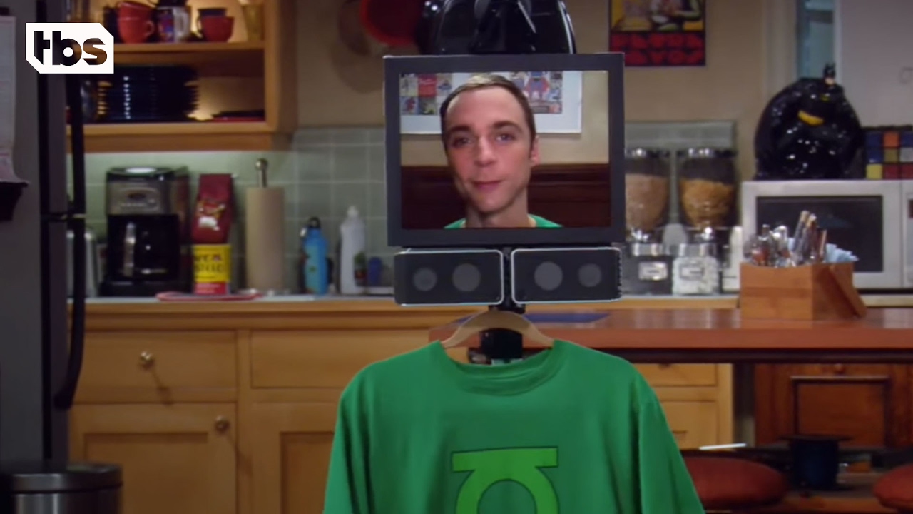 Jim Parsons como Sheldon e seu Shelbot em The Big Bang Theory (Reprodução)