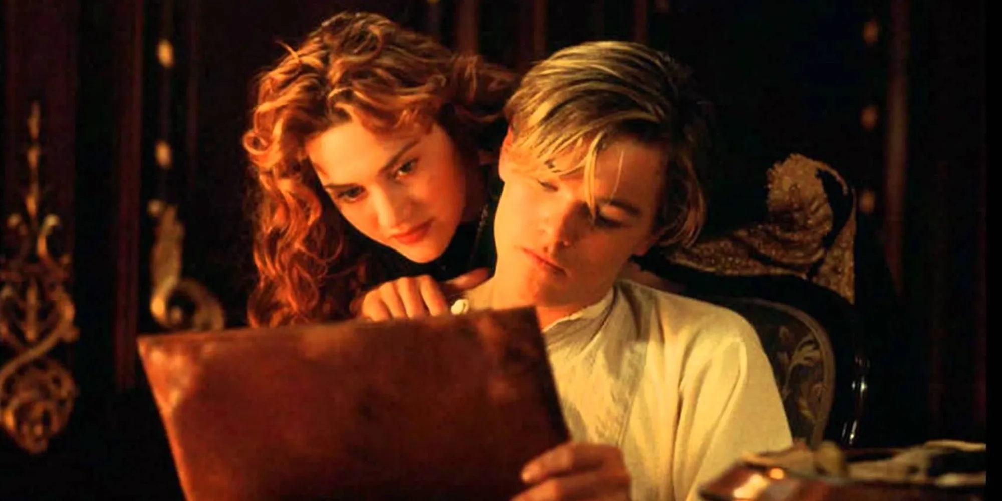 Kate Winslet e Leonardo DiCaprio como Rose e Jack em Titanic (Reprodução)