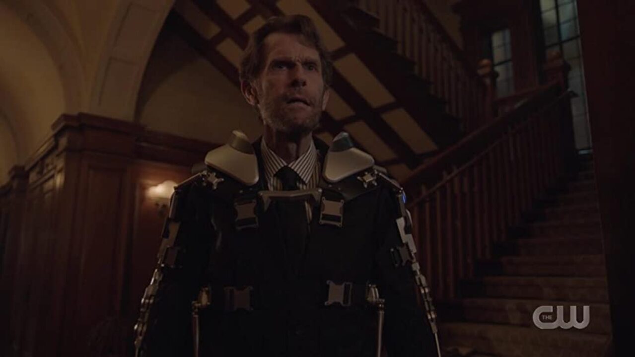 Dia do Batman: Conheça os atores que interpretaram o herói na TV e no cinema 2 Kevin Conroy como Batman em Crisis on Infinite