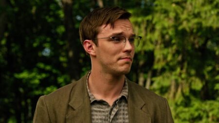 Superman: Nicholas Hoult revela as inspirações para sua versão do Lex Luthor Nicholas Hoult como Hank McCoy na franquia X-Men (Reprodução / Marvel)