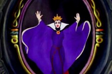 Rainha Má e o Espelho Mágico em Branca de Neve e os Sete Anões (Reprodução)