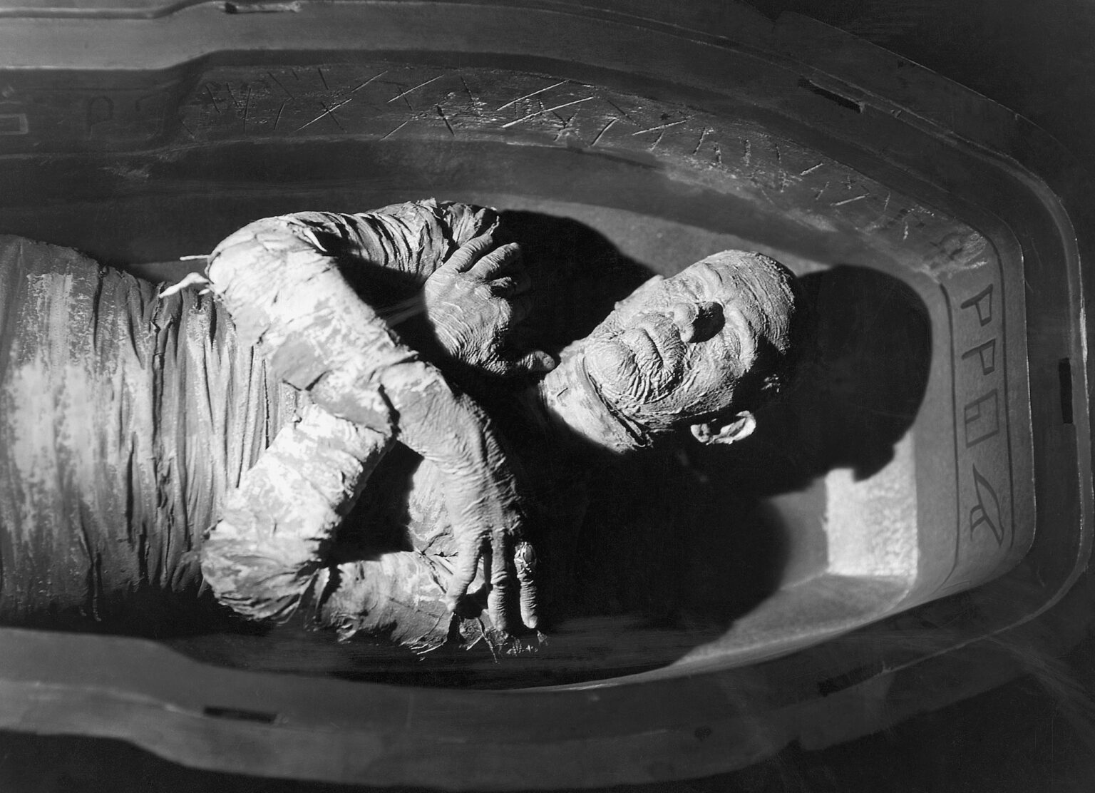 Boris Karloff como a Múmia em A Múmia (Reprodução)