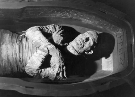 Boris Karloff como a Múmia em A Múmia (Reprodução)