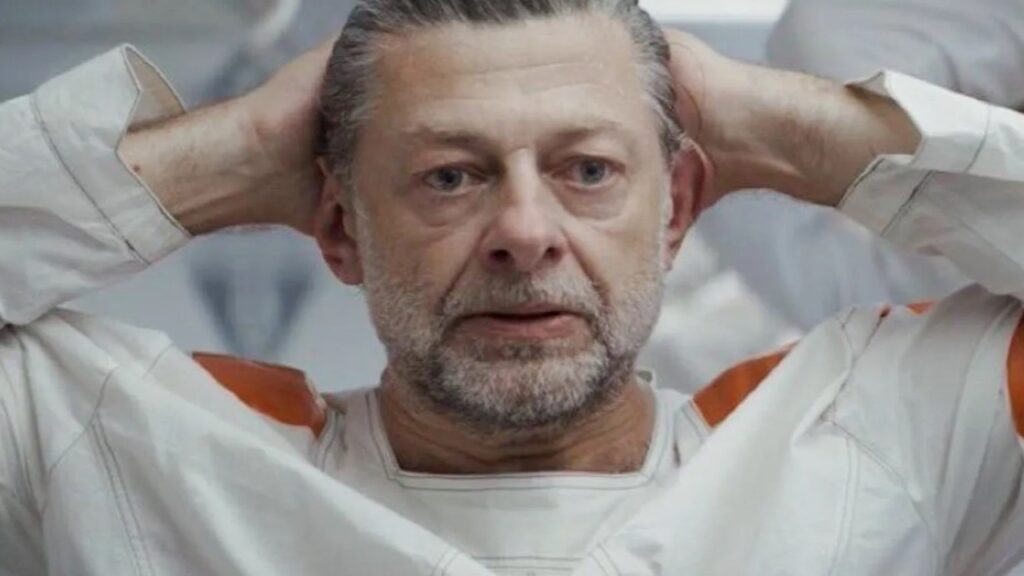 Showrunner destrói teoria sombria de fãs sobre prisão na série Andor Andy Serkis como Kino Loy em Andor (Reprodução / Disney+)