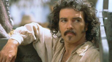 Antonio Banderas em A Máscara do Zorro (Reprodução)