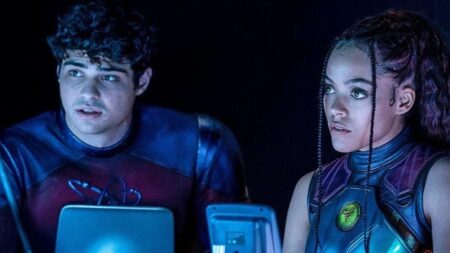 Como Adão Negro errou com Ciclone e Esmaga-Átomo? Noah Centineo e Quintessa Swindell em Adão Negro (Reprodução / DC)