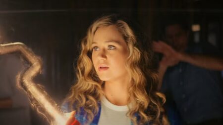 Brec Bassinger como Courtney Whitmore em Stargirl (Reprodução / The CW)