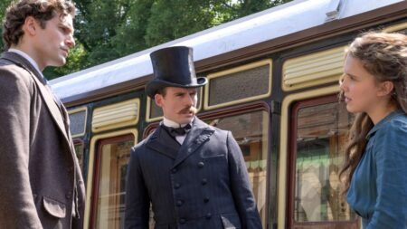 Henry Cavill, Sam Claflin e Millie Bobby Brown em Enola Holmes (Reprodução / Netflix)